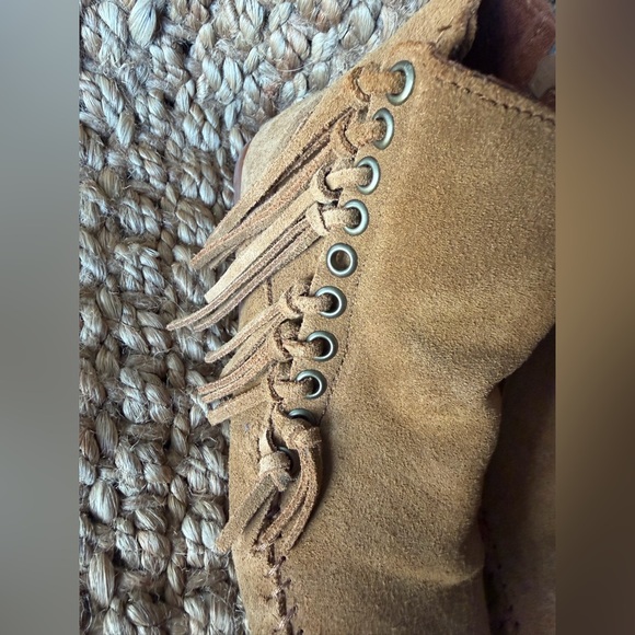 Minnetonka womens Size 9Dusty Brown Willow Ankle Boots w Side Fringe boho wester - Picture 2 of 8
